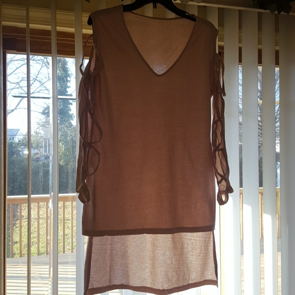 Lattice Sleeve Hi-Lo Shirt - Picture 4 of 5